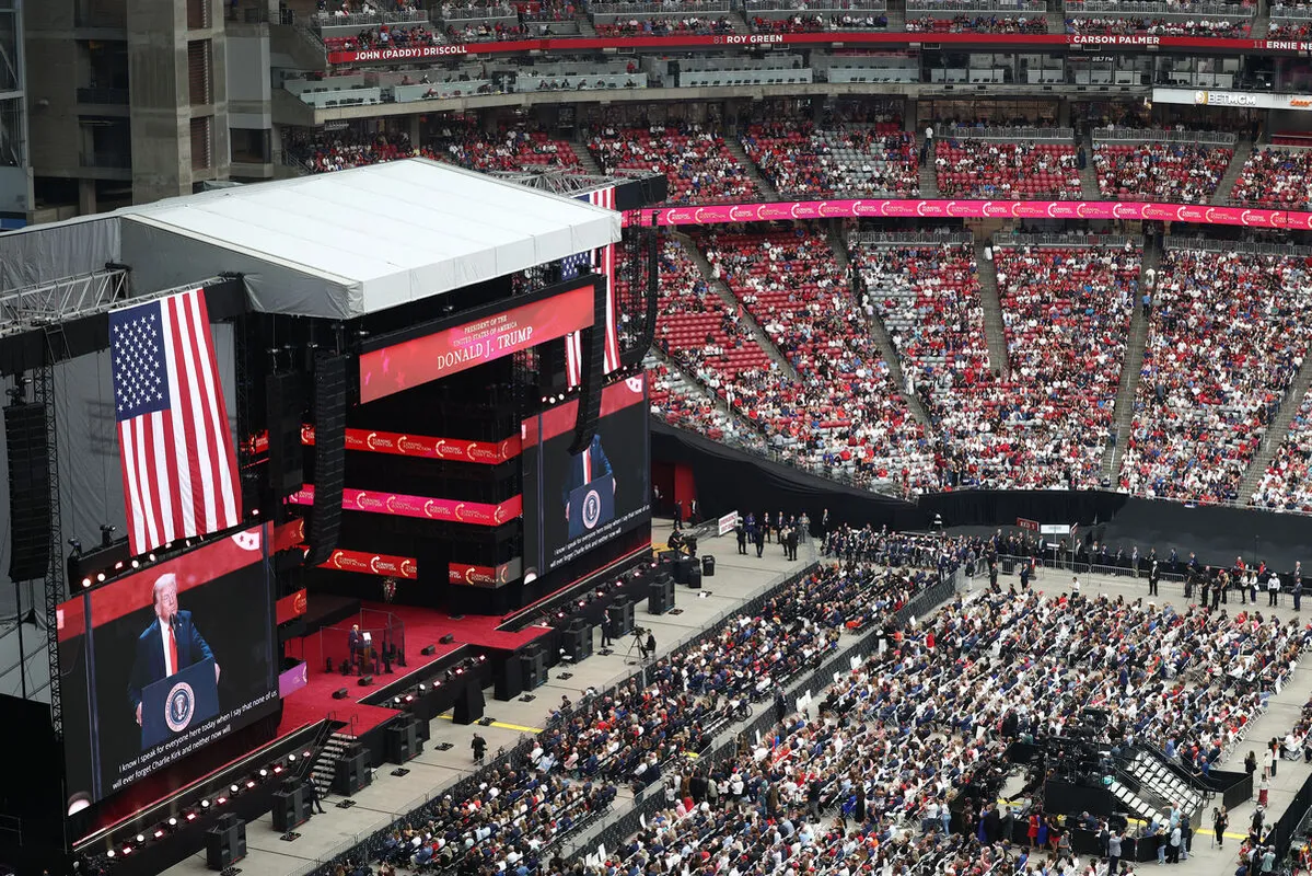 Charlie Kirk búcsúztatóján hatalmas tömeg vett részt