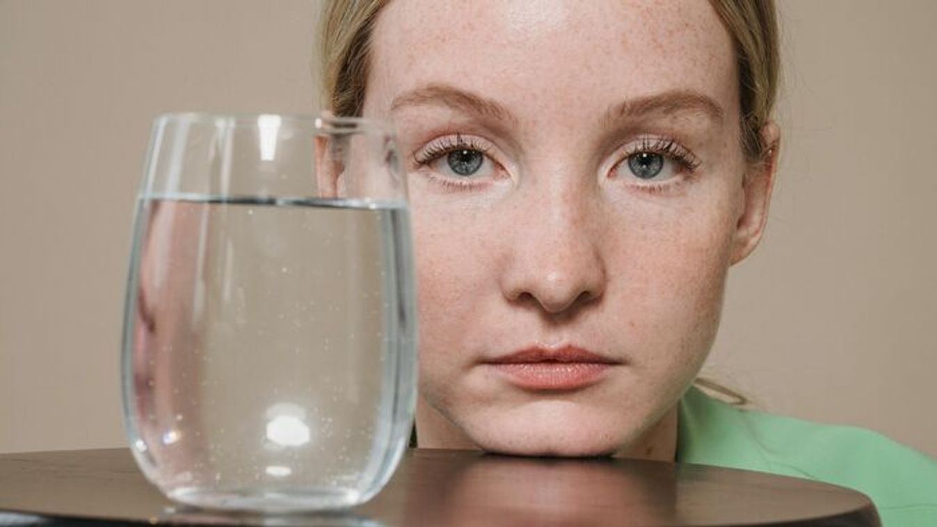 „Allergiás vagyok a vízre, még a könnyeim is égetik a bőrömet”