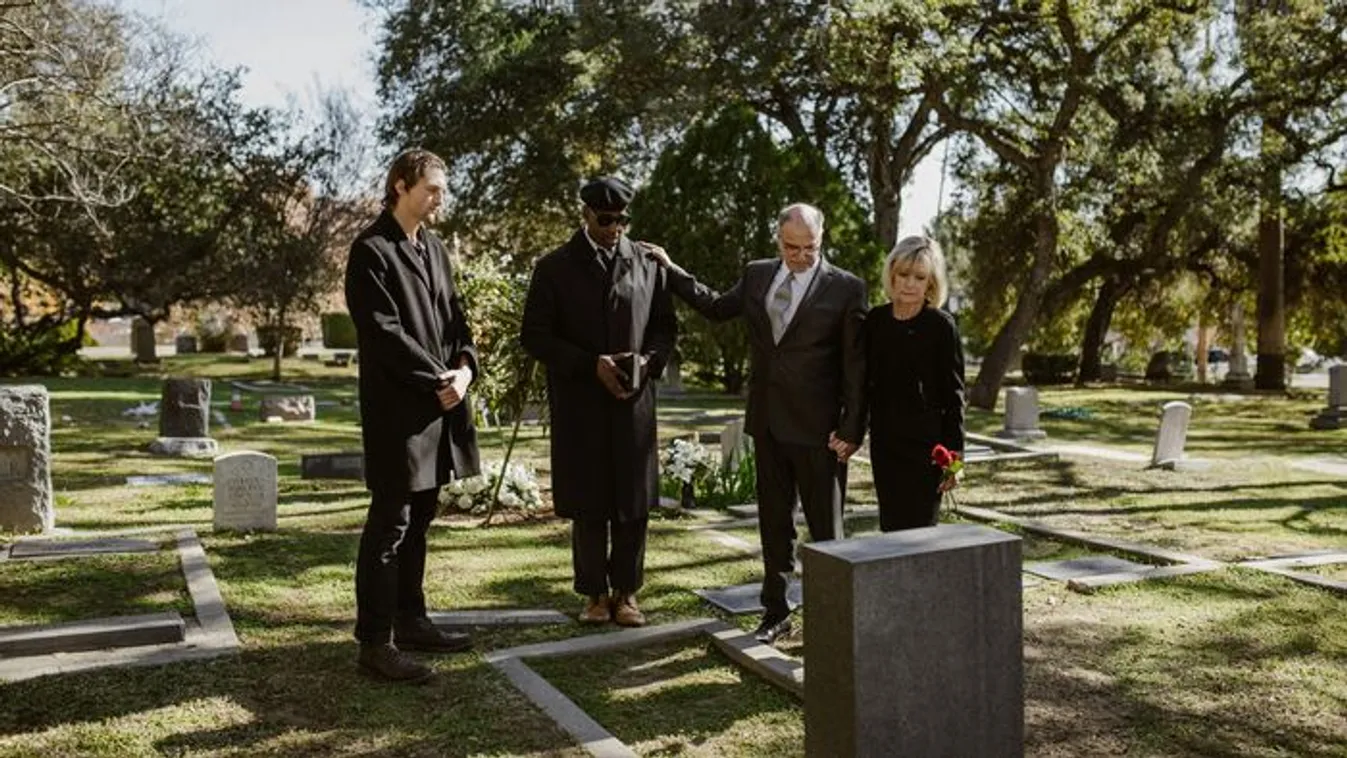 Döbbenet a temetésen: a gyászolók közt állt, akit sirattak