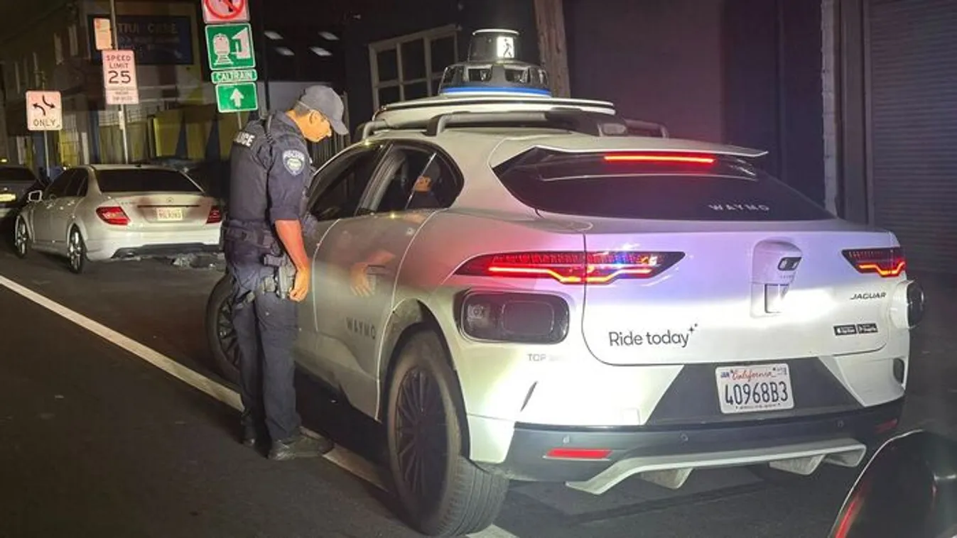 Ittas vezetésre gyanakodtak, robot vezette az autót