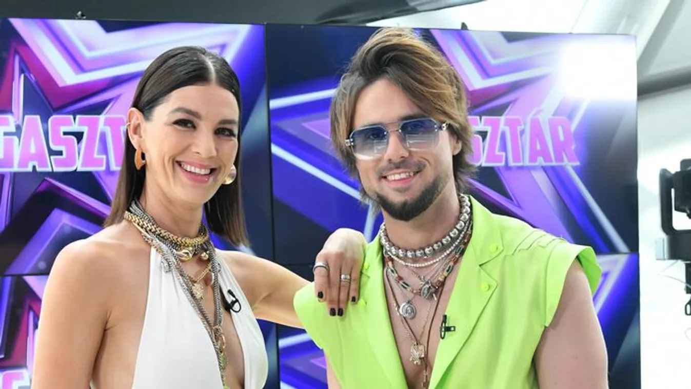 Ördög Nóra mindenkit sokkolt szettjével a stúdióban