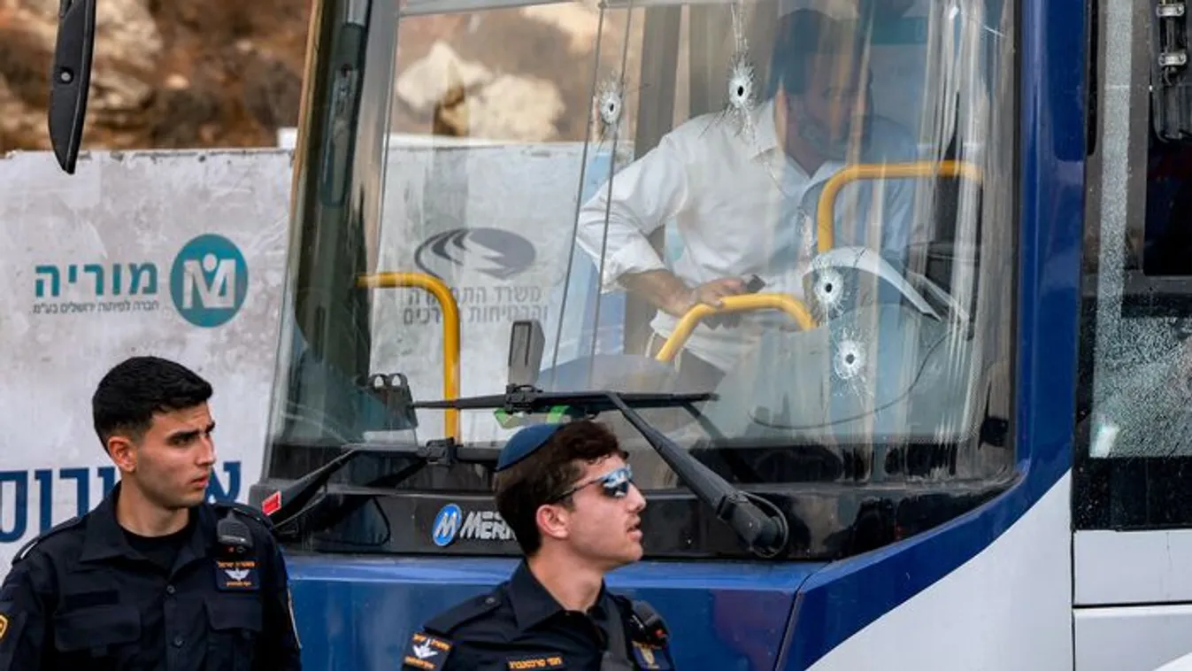  Két fegyveres tüzet nyitott egy autóbuszra Jeruzsálemben