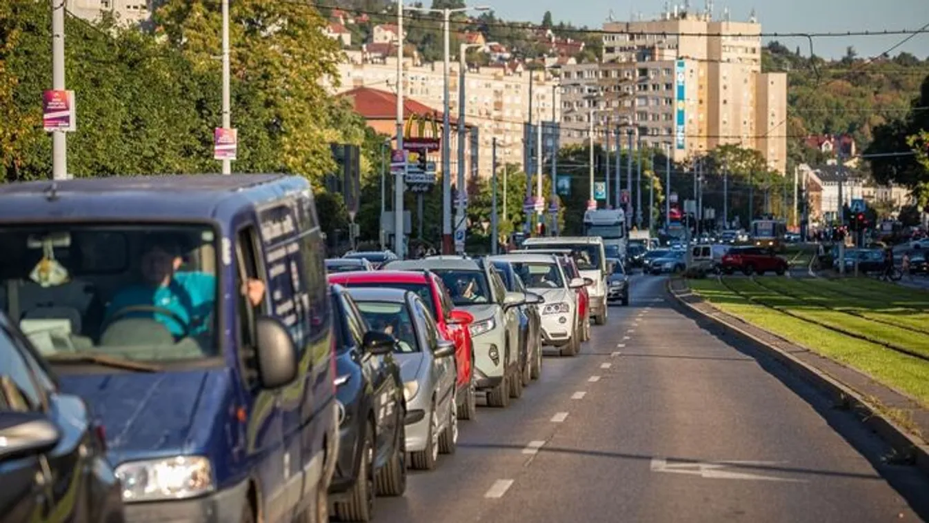 Katasztrofális dugók nehezítik a budapestiek életét