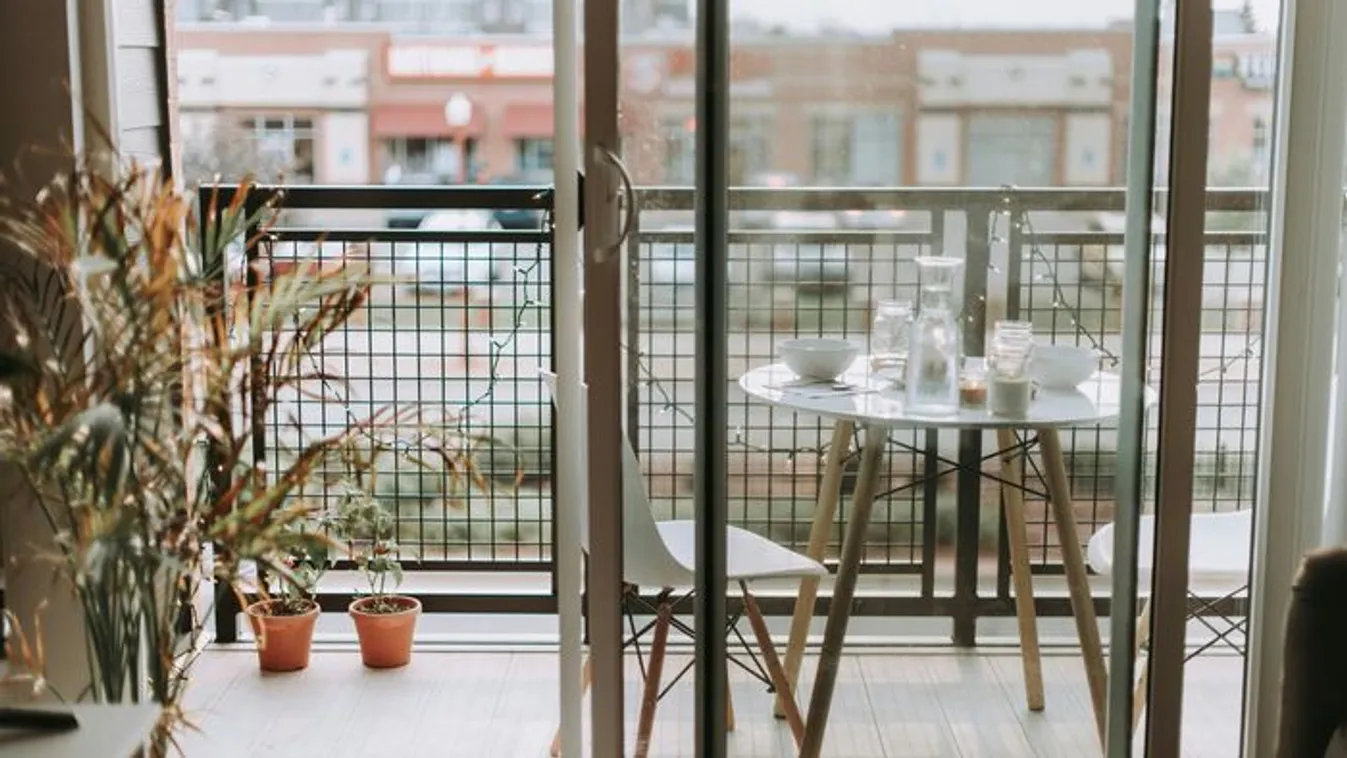 Kiesett az ablakon egy édesanya