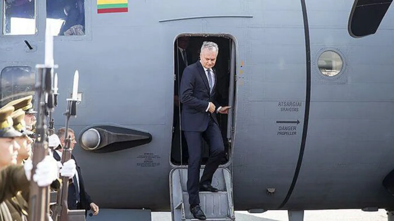 Játékdrón miatt kőrözött órákig a litván elnök magángépe