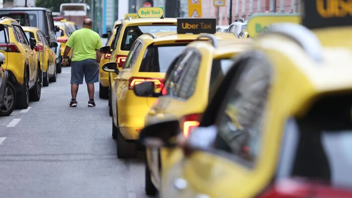 Utcára mentek: tüntetnek a taxisok a főváros vezetése ellen