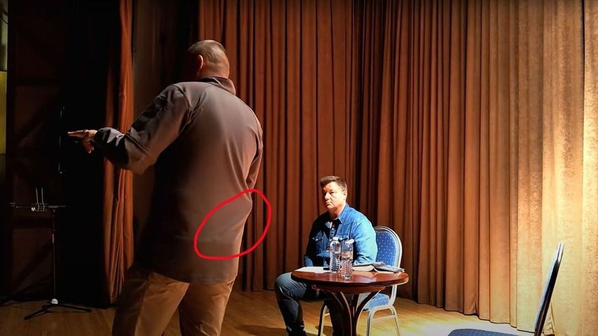 Ruszin-Szendi Romulusz a saját támogatói közé ment fegyverrel
