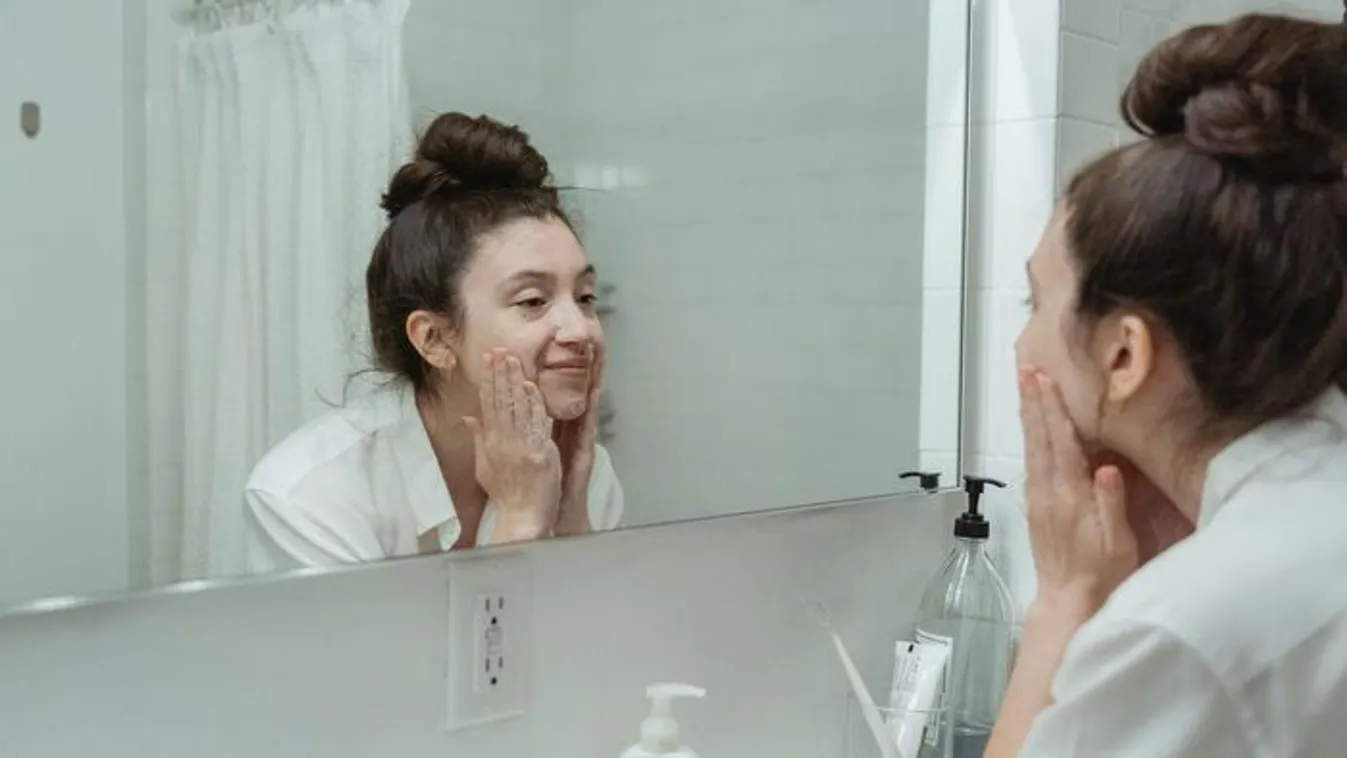 Ezért puffadt az arcod reggelente!