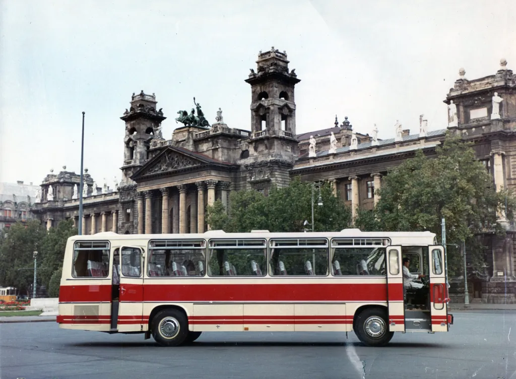 Ikarus (Saurer) 659 autóbusz.