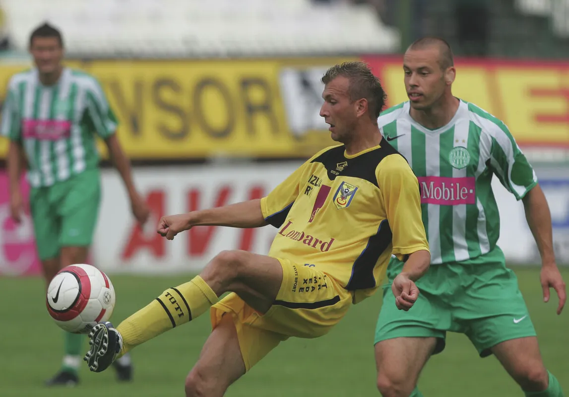 Róth Ferenc a 2005-ös FTC-Pápa (3-3) triplázójaként: most a cseheknek szurkol a Fradi-Plzen meccsen