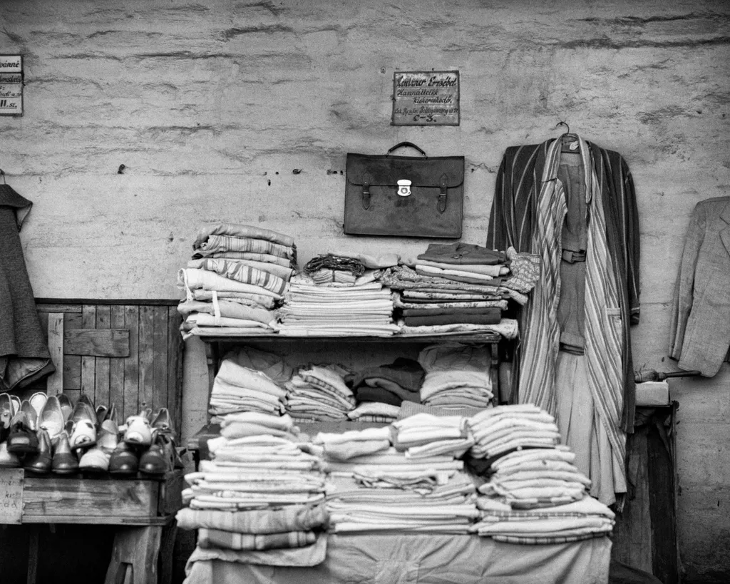 Szinte minden beszerezhető volt a bolhapiacokon Budapest, Ecseri úti piac 1964.