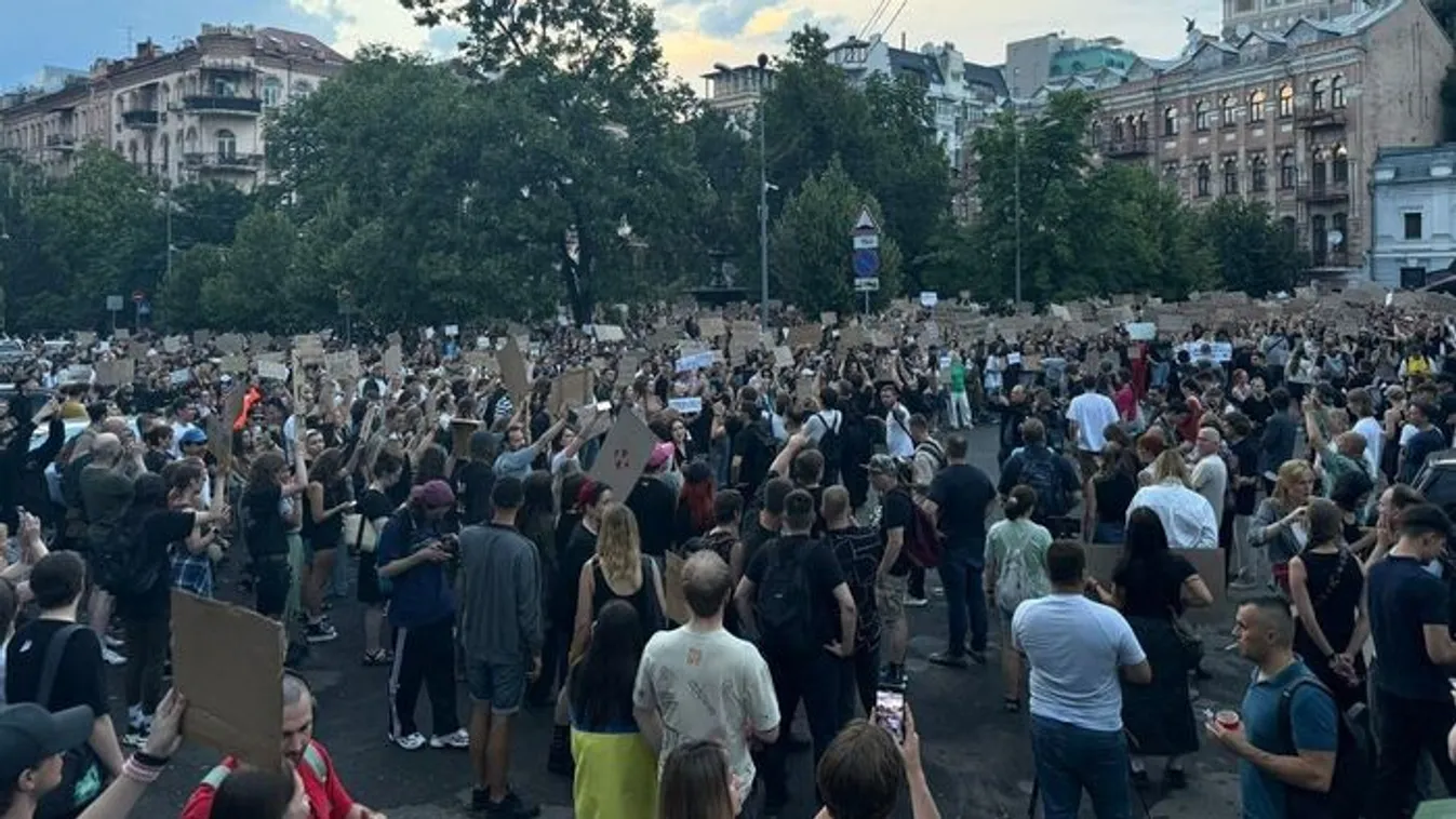 Ukrajnában gyakorlatilag betiltották a tüntetéseket