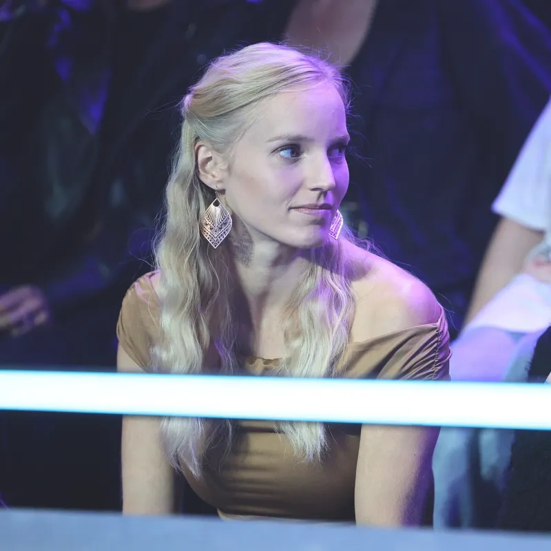  Dominika a stúdióban szurkolt az énekesnek.