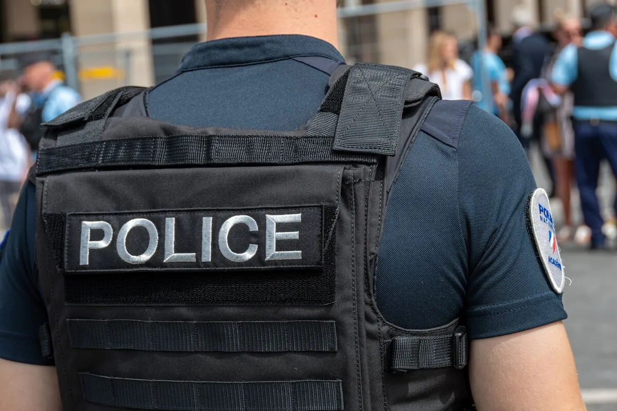 Rendőr mentette meg egy ugrani készülő ember életét