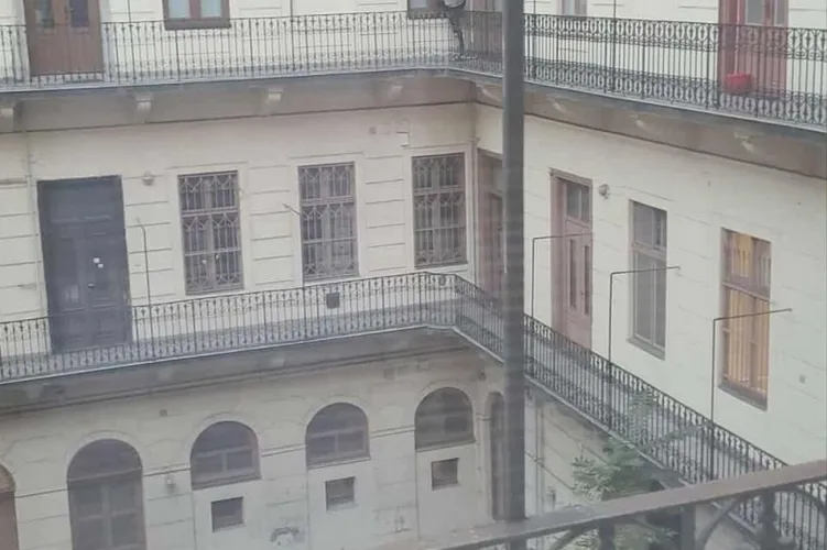 Menekülés közben zuhant a mélybe a betörő Budapest VI. kerületében