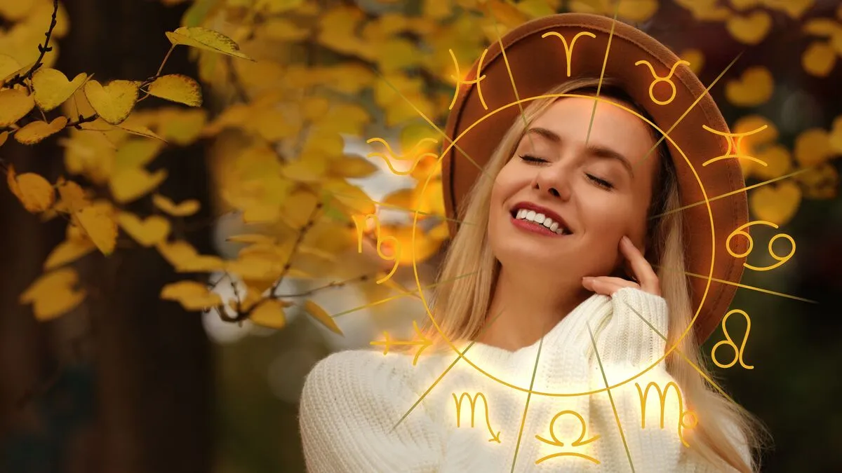 Október Beautiful,Woman,In,Park,And,Zodiac,Wheel.,Horoscope