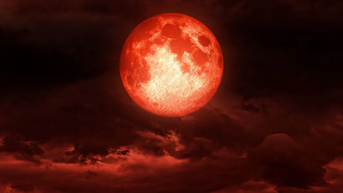 3 csillagjegynek Creepy,Blood,Moon,red,Moon,the,Bloody,Full,Moon,On,The,Clouds.horror