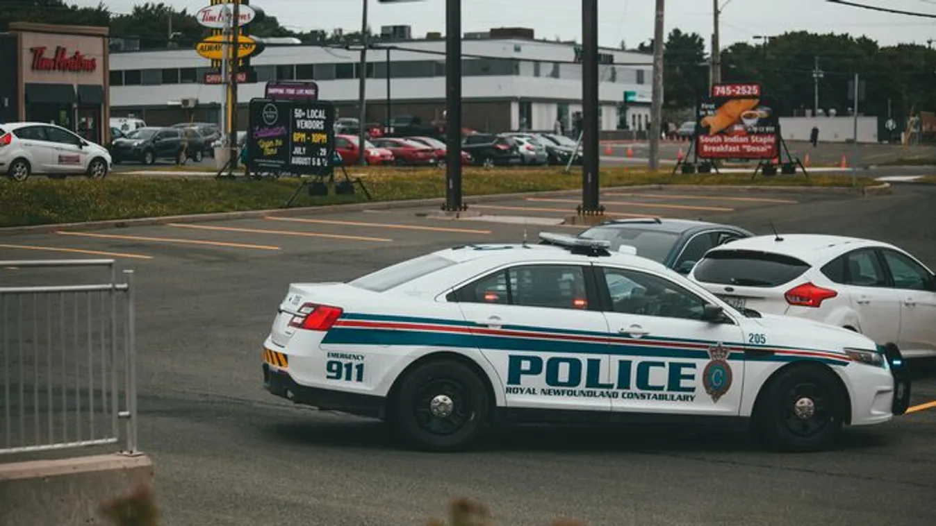 Sokkoló: tömegbe hajtott egy autó Berlinben