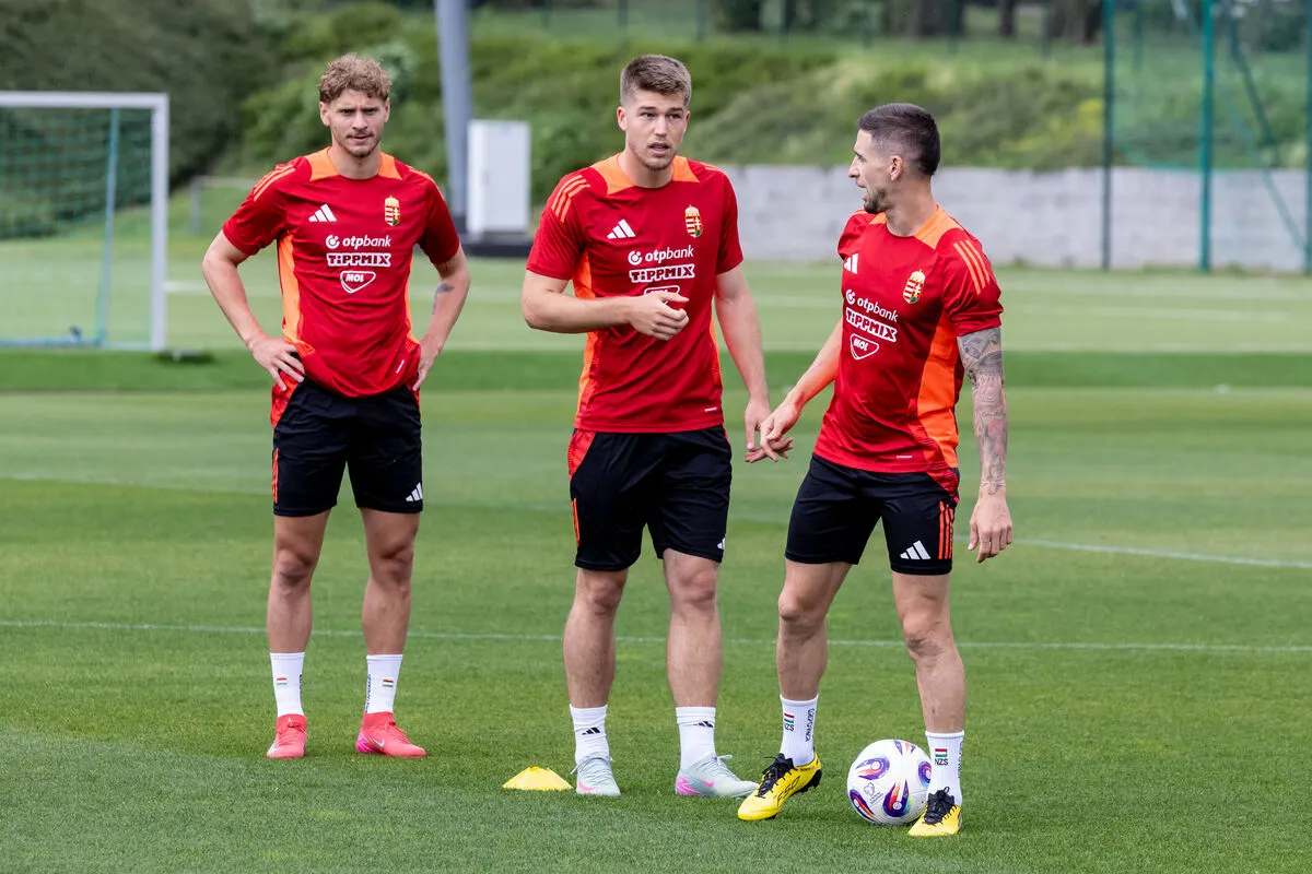 Szalai Gábor (középen) nem készül a válogatott októberi világbajnoki selejtezőire