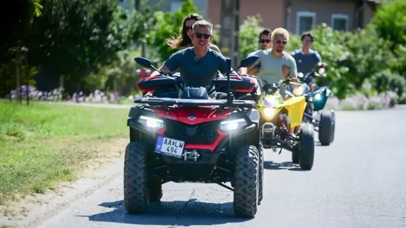 Orbán Viktor: „Hiába kenuzik, quadozik, repül a kiskakas"