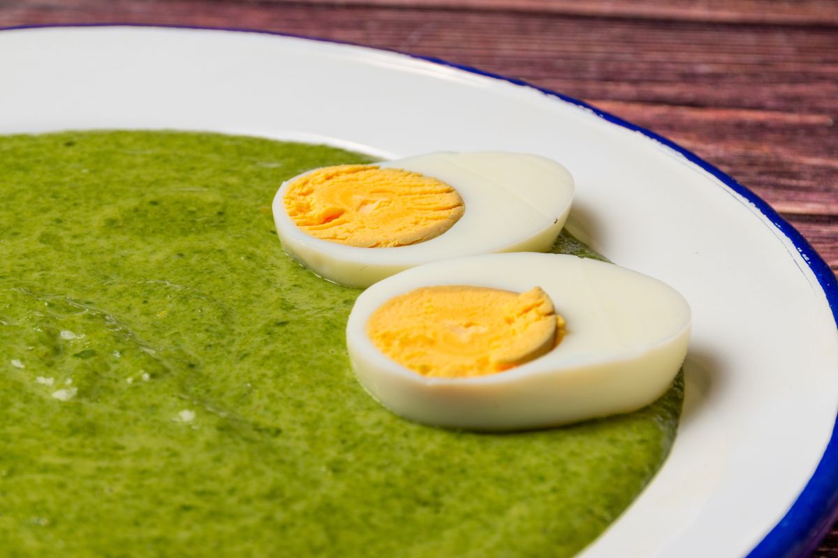Hungarian,Style,Spinach,Dish,-,Wooden,Background