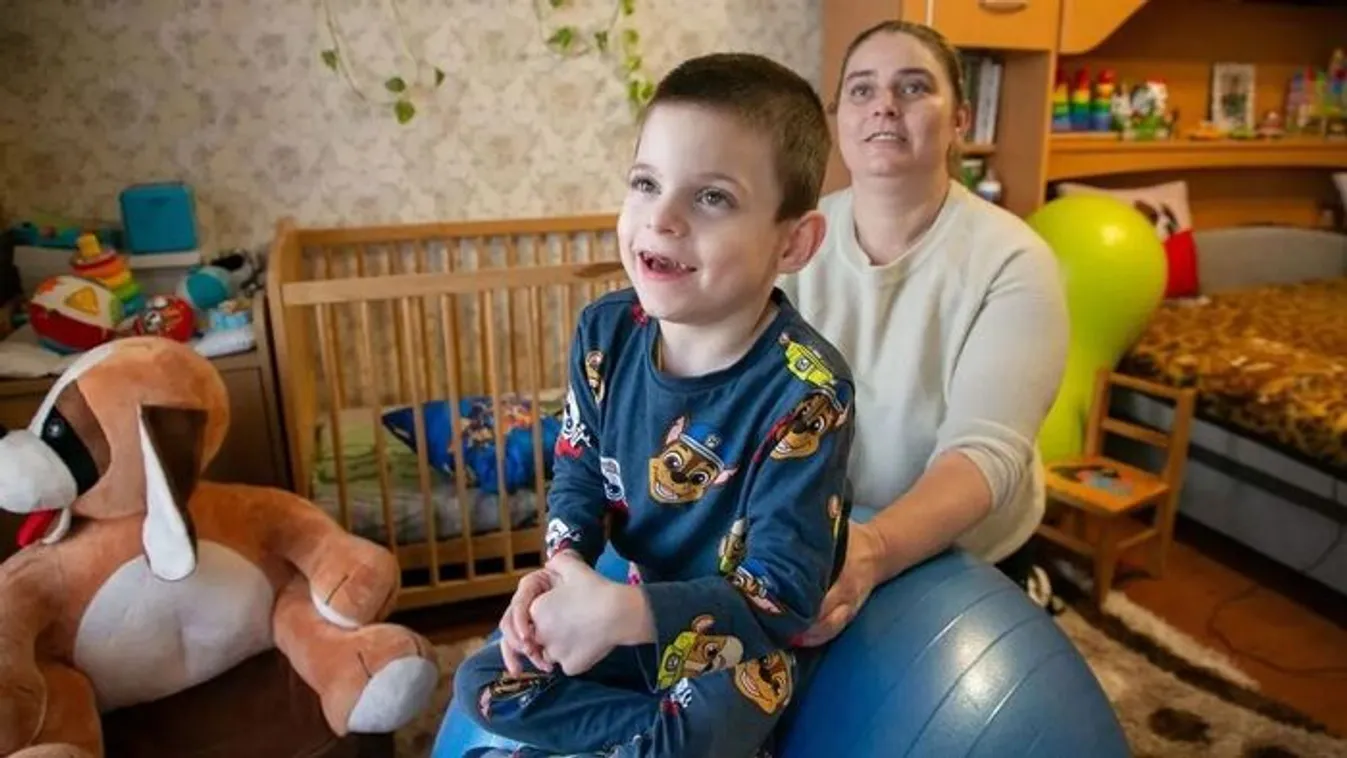  Így küzd a 8 éves Zolika, aki agyi bénulásban szenved