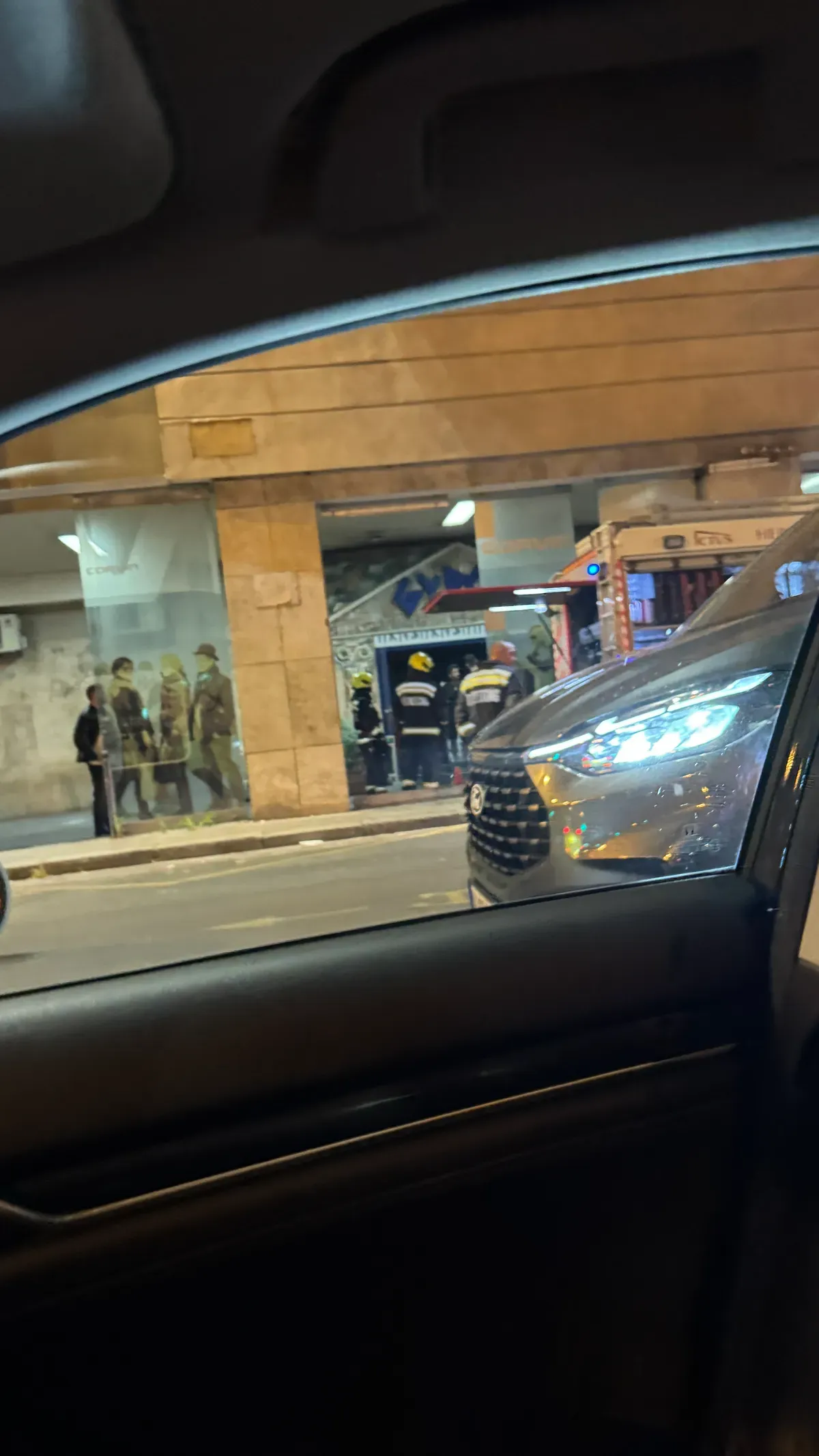 Hirtelen lángra lobbant a Corvin negyed egyik épülete