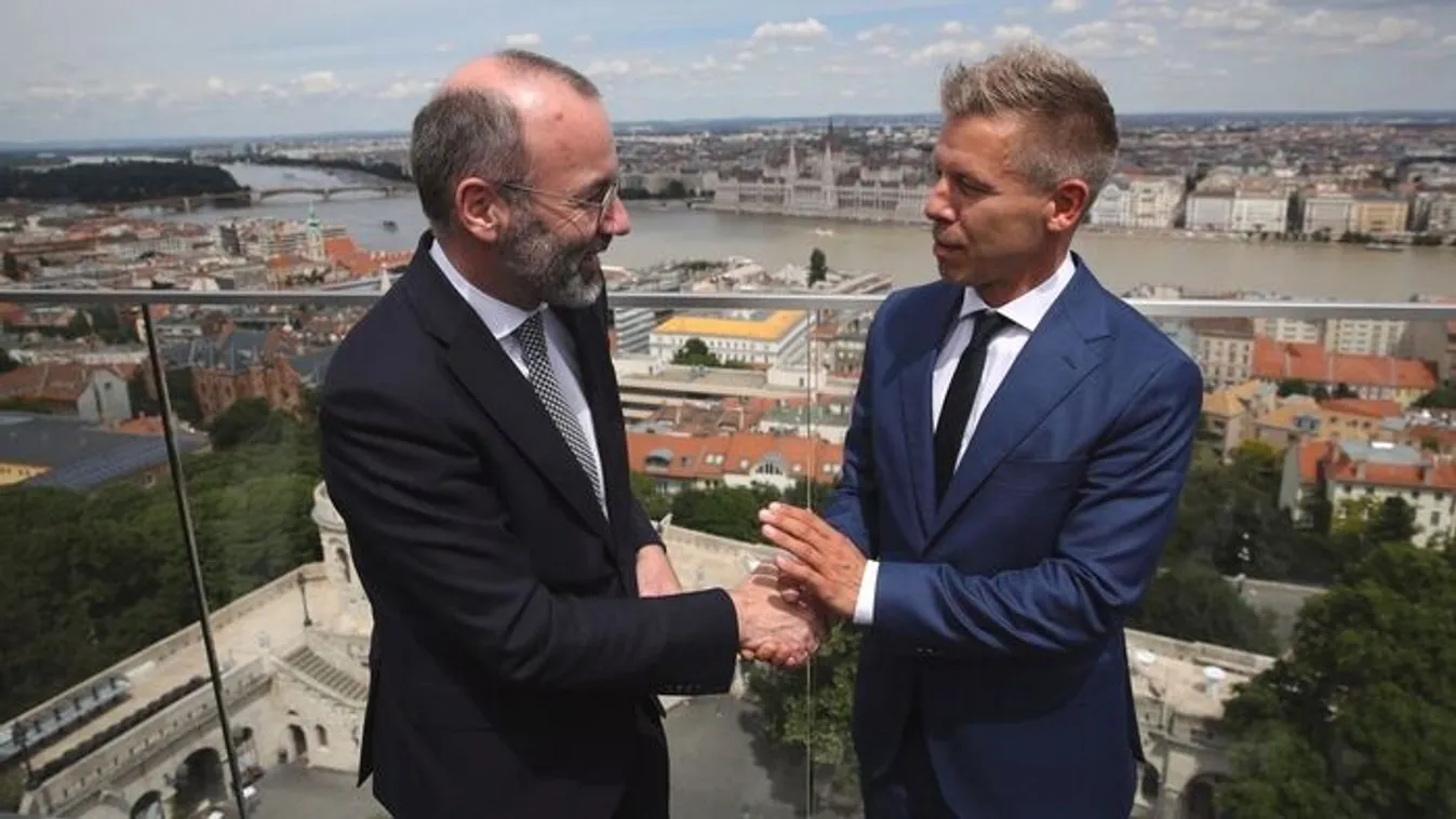 Akár az óvodában, szoktatták be a Tisza Pártot Brüsszelben