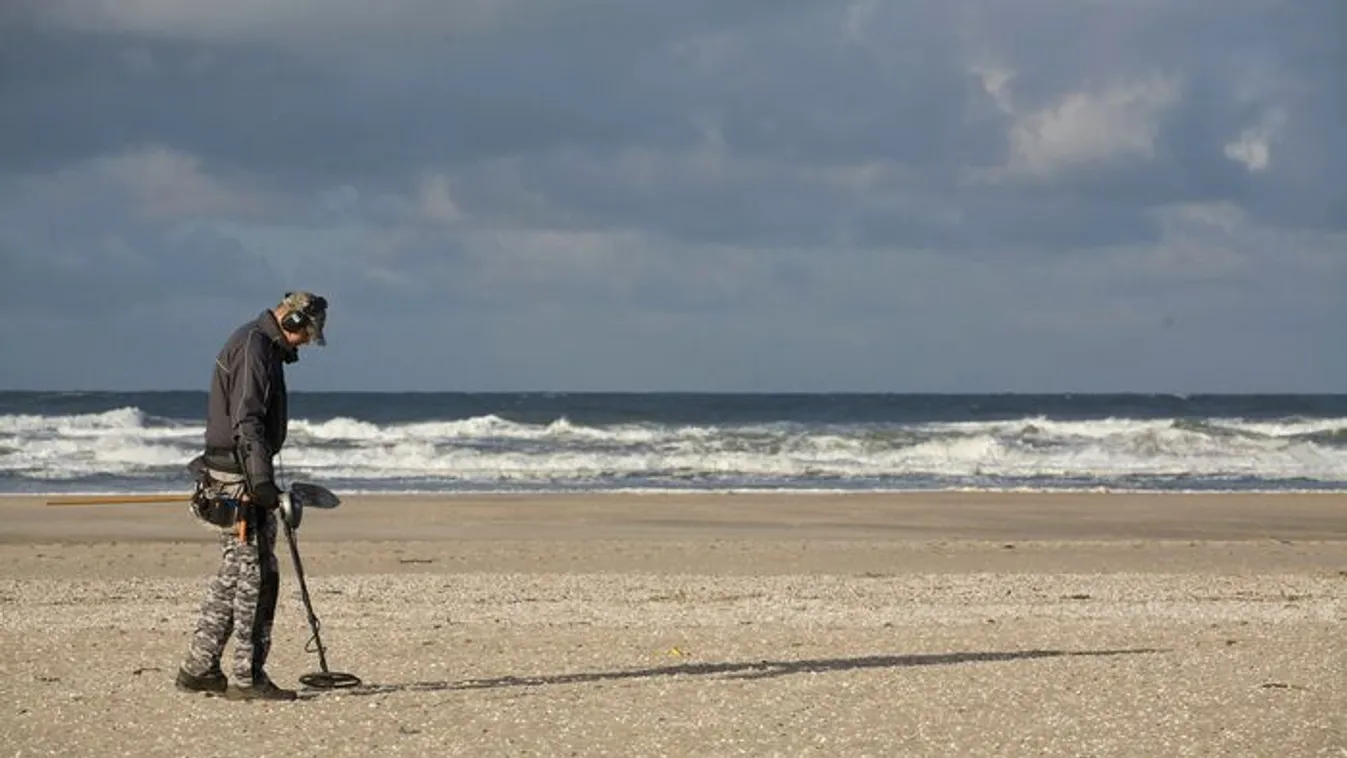 Hat évig fémkeresőzött egy férfi, döbbenetes, mire bukkant