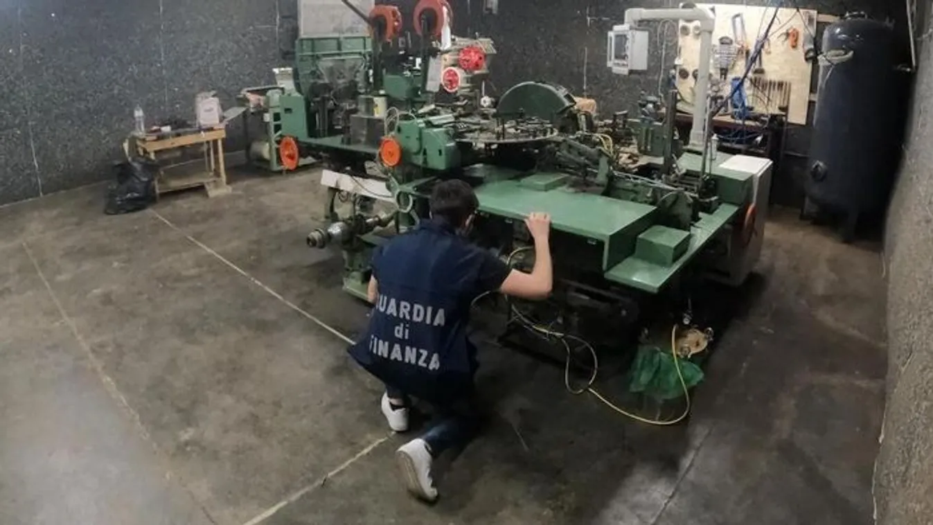 Illegális dohánygyárat fedeztek fel egy olasz bunkerben
