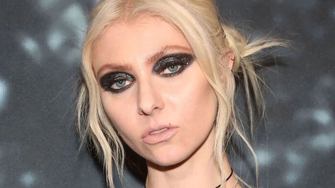 Levetkőzött: így néz ki most a Grincs egykori gyereksztárja