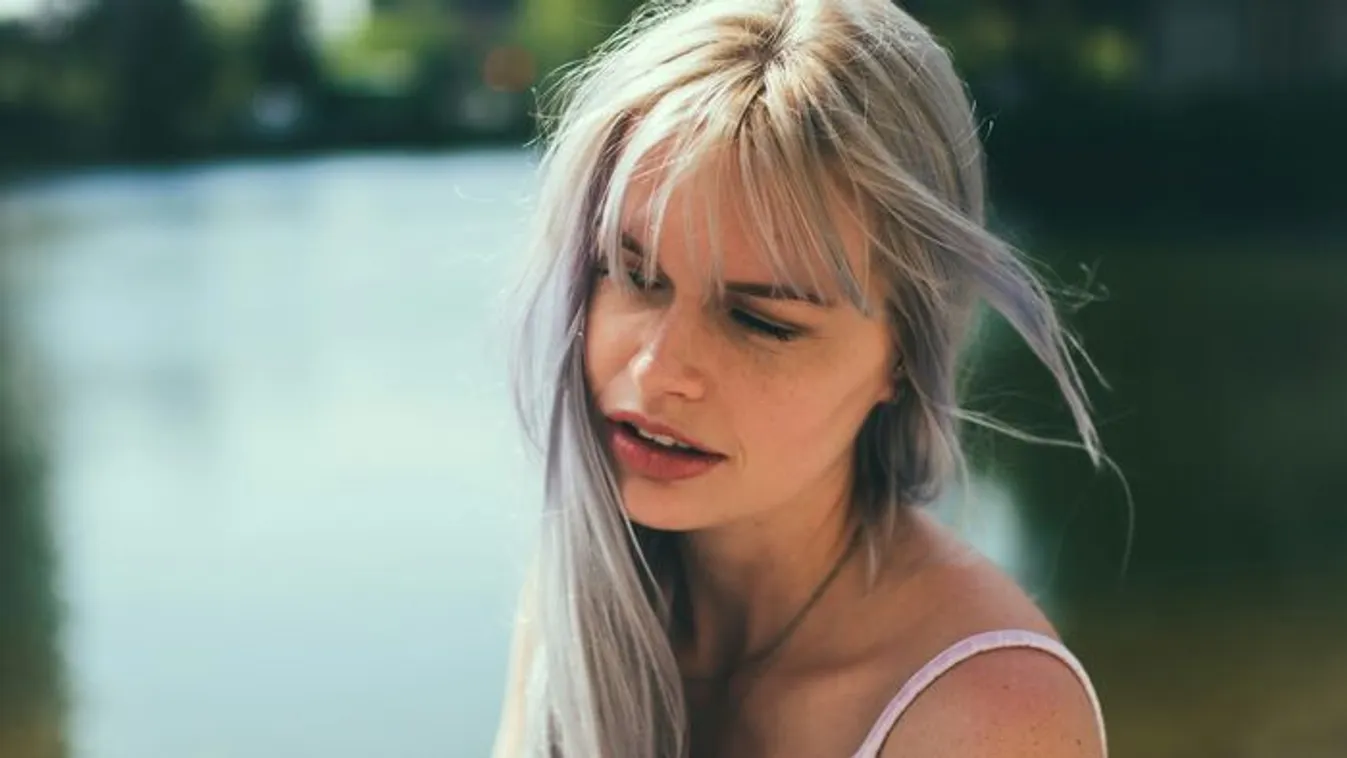 Egy színésznő fedte fel az ősz hajszálak ellenszerét