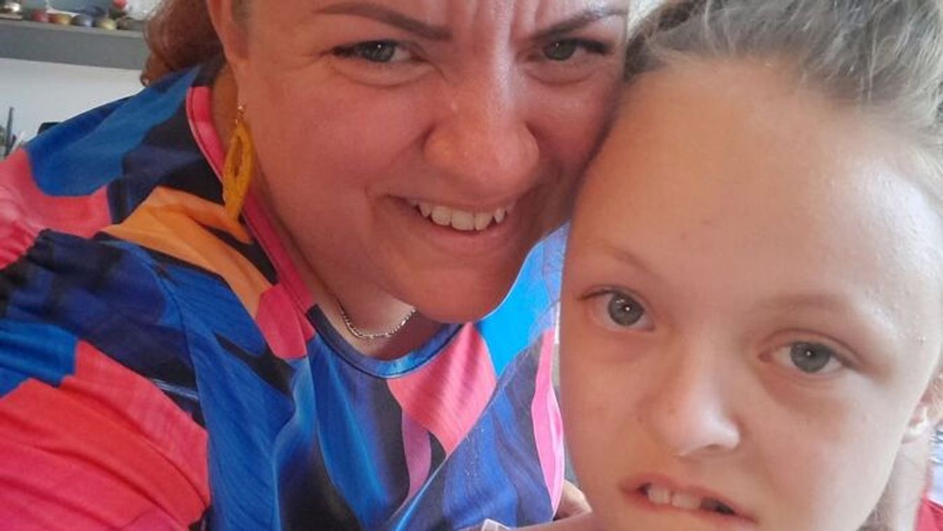 "Mellbevágó a gondolat, hogy Bori csak rám számíthat, de én nem számíthatok rá” - Így küzd a súlyos hypotónia ellen Bori és anyukája 
