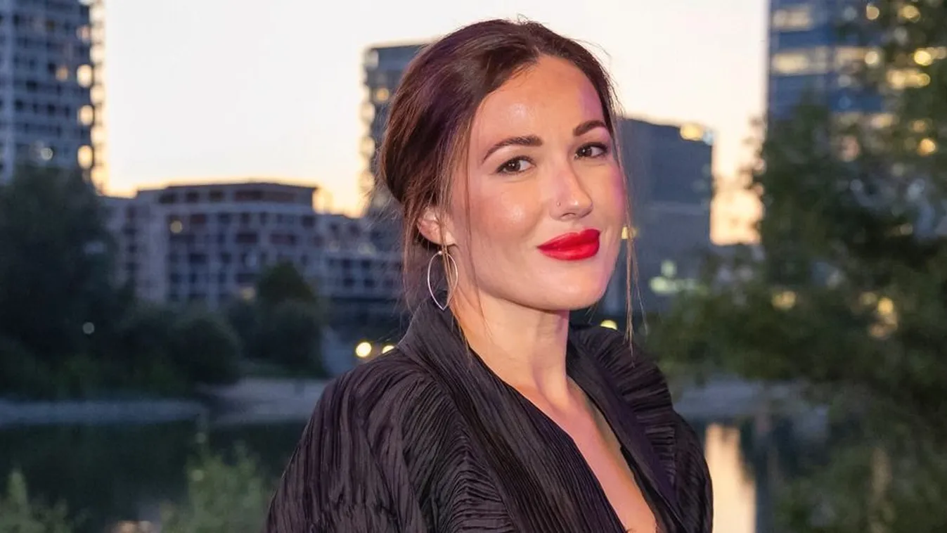 Széles mosolyt és oldal cicit villantott Janicsák Veca – Fotó