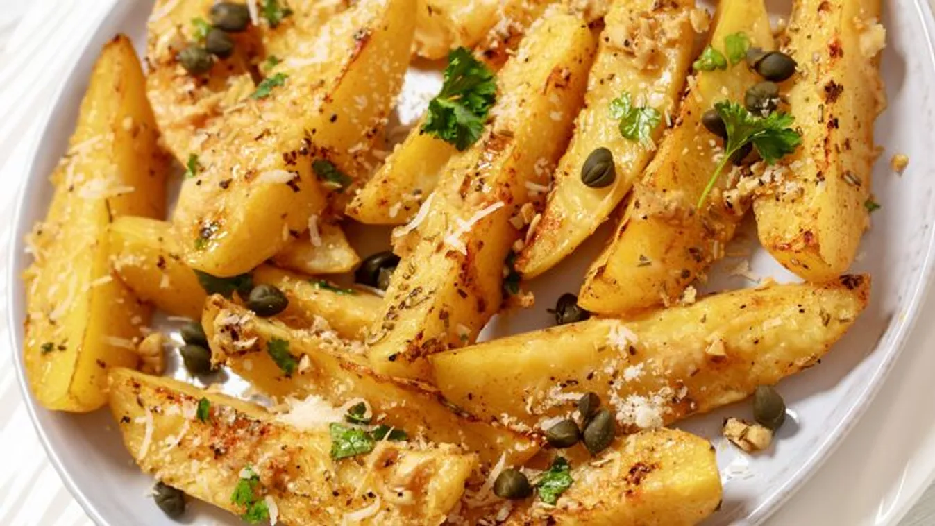 Több mint köret: Így készül a fűszerektől illatozó görög krumpli