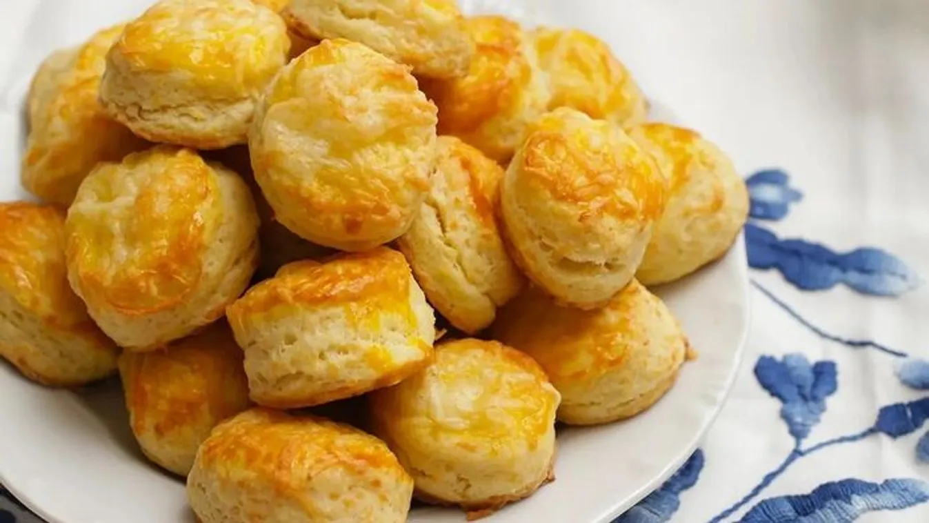 Íme a trükk, amitől olyan puha lesz a pogácsa, mint a nagymamádé