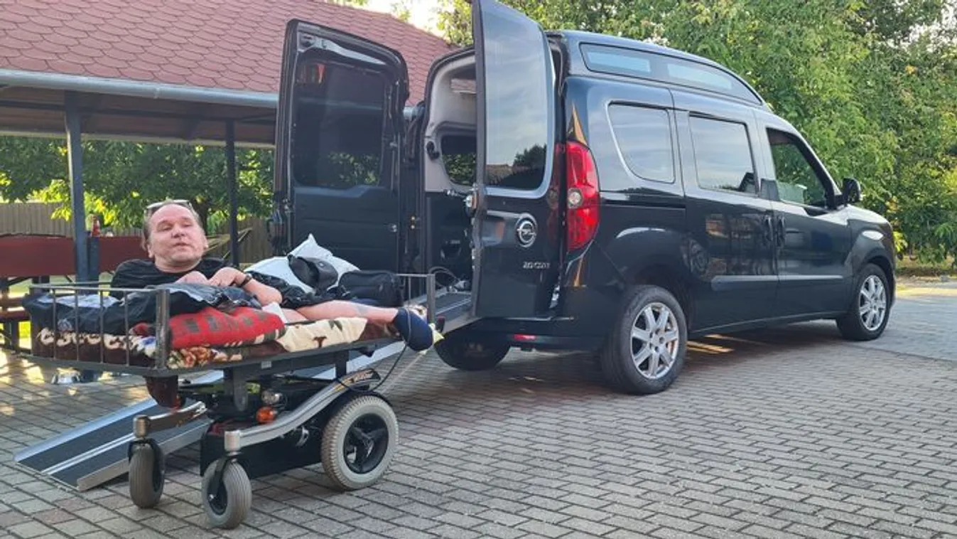 Roland álma valóra vált, és úgy érzi, övé a világ