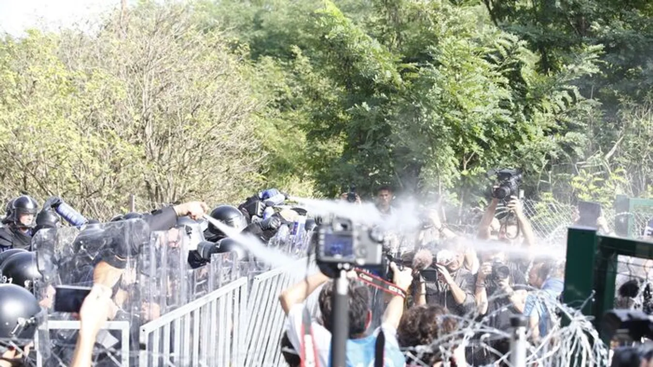 Orbán Viktor Röszke 10. évfordulóján: A haza nem eladó!