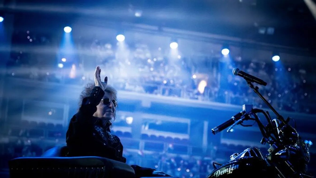 Betegsége után a DPK színpadán tért vissza Demjén Ferenc