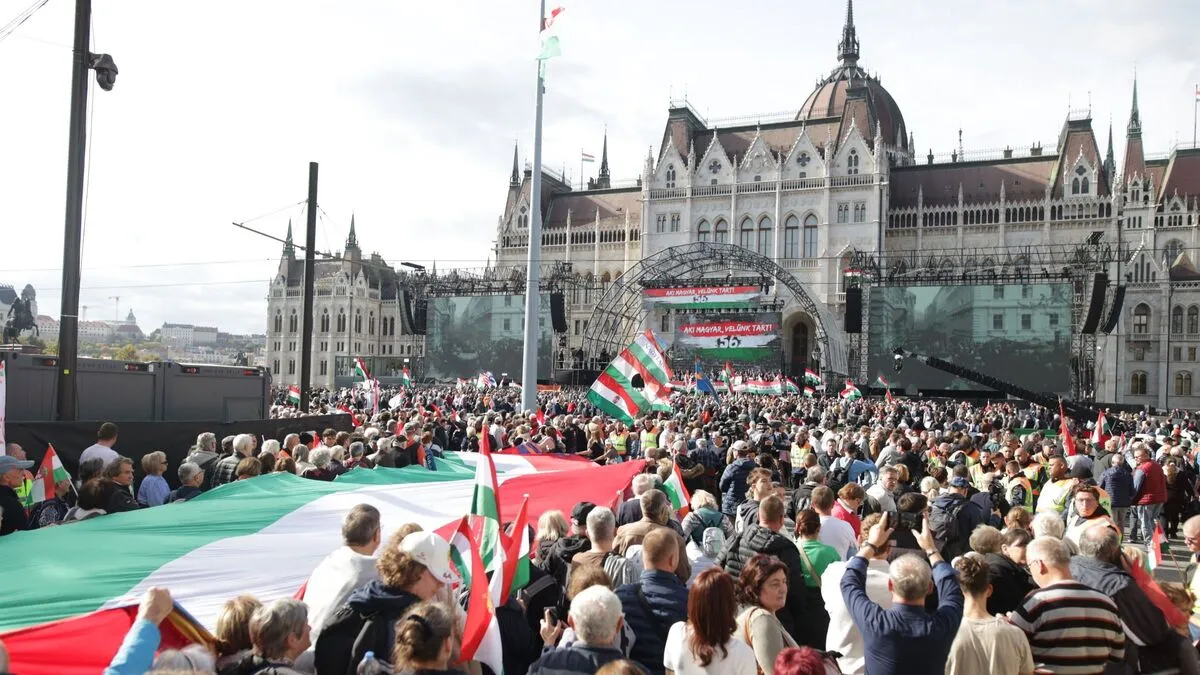 A Békemenet több százezres tömege a Kossuth téren hallgatta meg Orbán Viktor ünnepi beszédét Fotó: MW