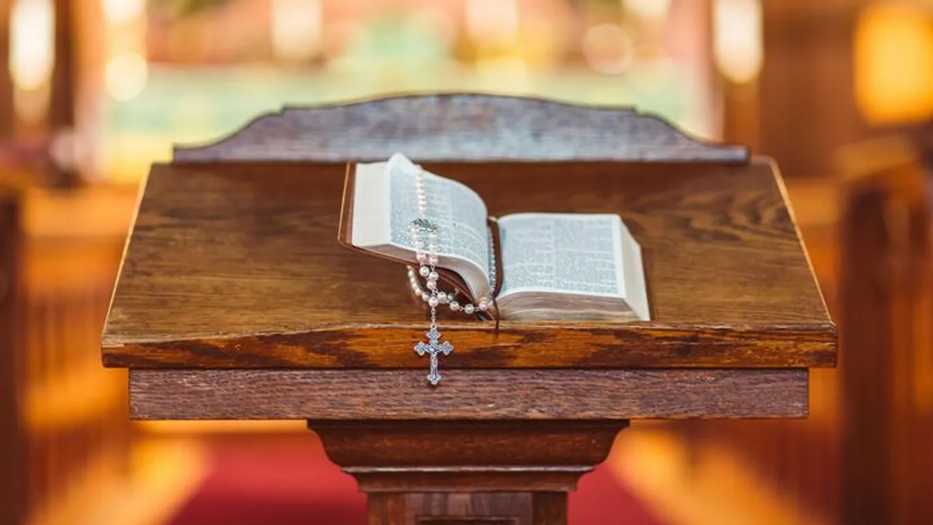  Istentisztelet közben omlott le az állványzat a templomban