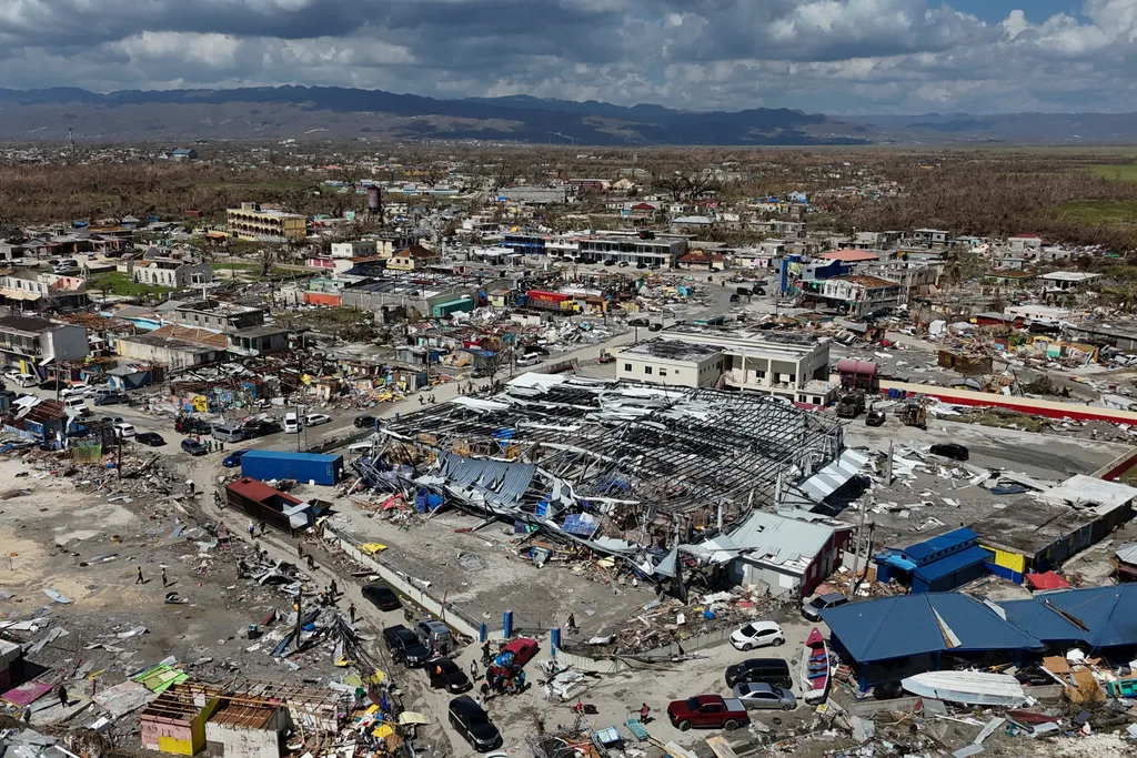 Black River, 2025. október 30.
A Melissa hurrikán pusztítása a jamaicai Black Riverben 2025. október 30-án.
MTI/AP/Matias Delacroix