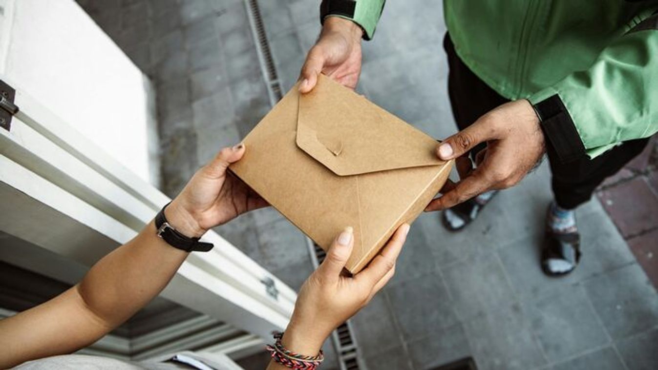 Fényes nappal törték fel a GLS-furgont – másfél millió forintnyi áru tűnt el