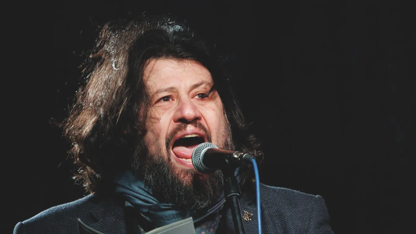 Puzsér Róbert álszent: szerinte vannak "hős pedofilok", most meg Juhász Péter mellett tüntet