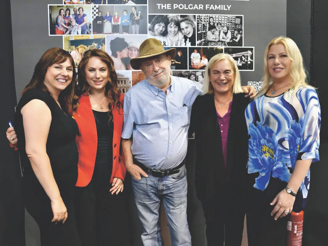 Portré: Polgár Zsuzsa: "Úgy éreztük, együtt vagyunk a világ ellen"   RIPOST
