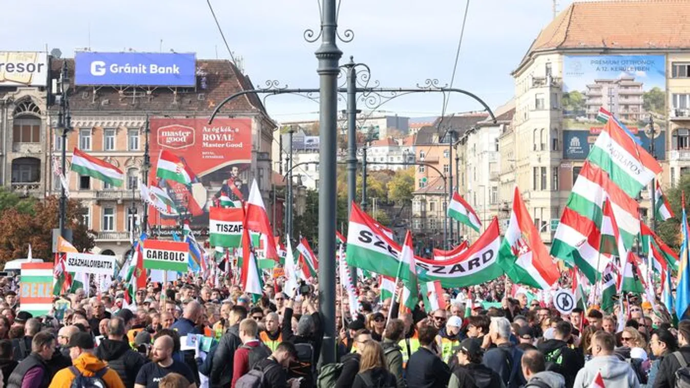 Hatalmas a tömeg a Békemeneten - Galéria