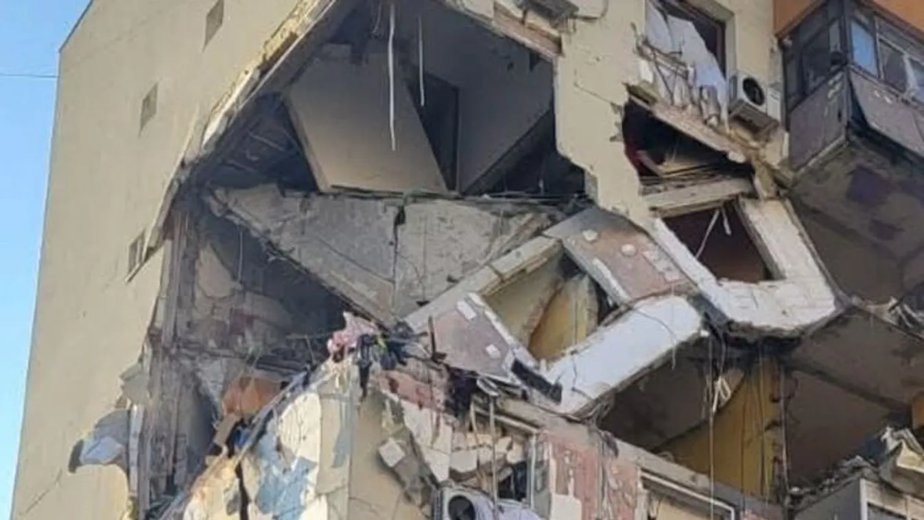 Hatalmas robbanás Bukarestben: ledőlt egy ház fala, többen meghaltak - videó