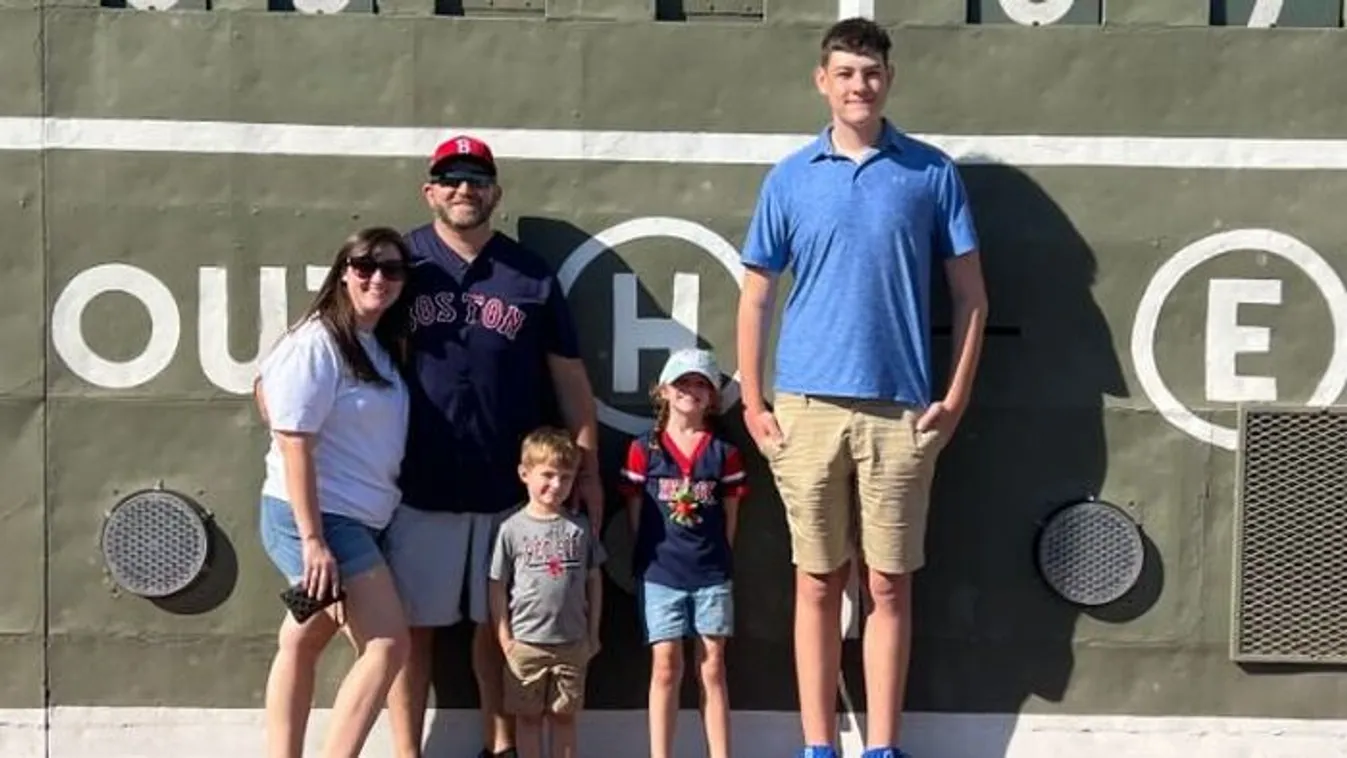 Meglepő betegség: 15 évesen már több mint 2 méteresre nőtt