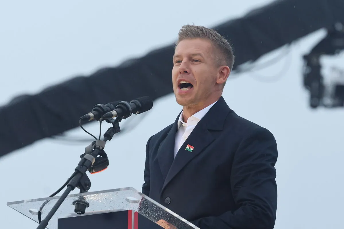 "Pusztító", "jelentéktelen", "monoton, gépies hangon való üvöltözés": Az emberek Magyar Péter beszédéről.