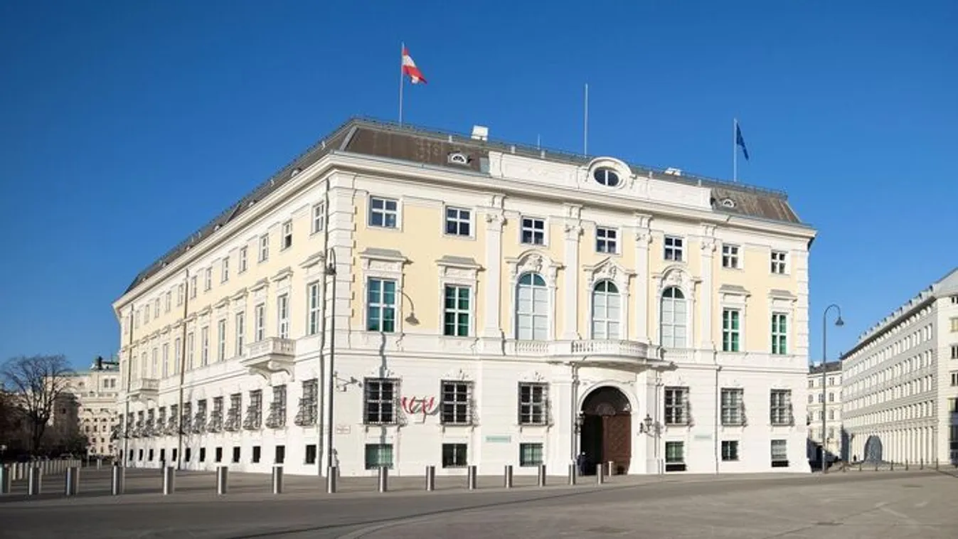 Bécsben egy férfi felgyújtotta magát a Kancellária előtt